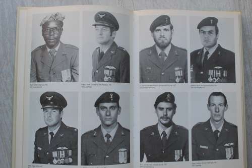 AT VAN WYK - HONORIS CRUX II - ONS DAPPERES 1985