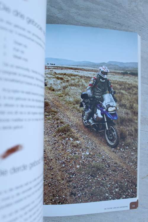 Ridders van die Grondpad `n Gids vir Avontuur-motorfietse-  Oosthuizen & Deon Meyer