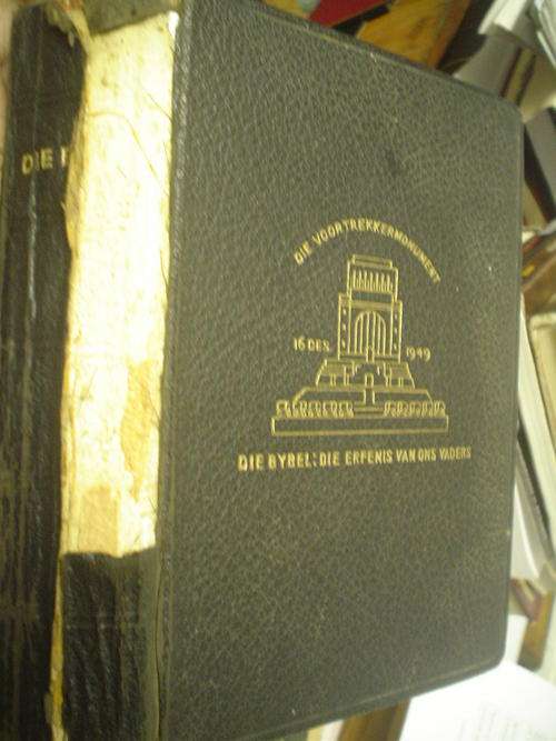 1946 Bybel met Voortrekkermonument voorop