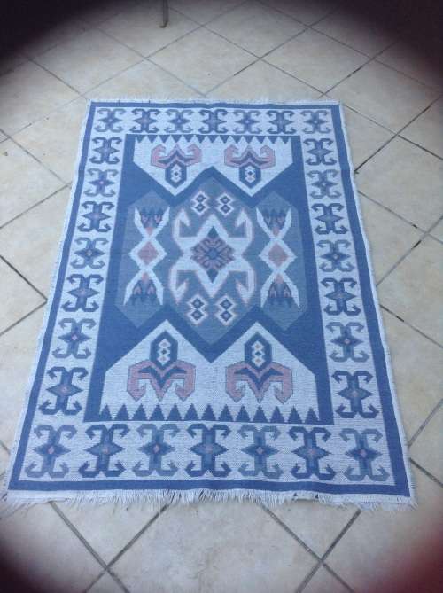 Stunning soft wool coton blended throw rug