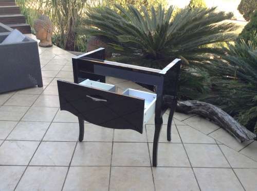 Stunning gloss black basin cabinet