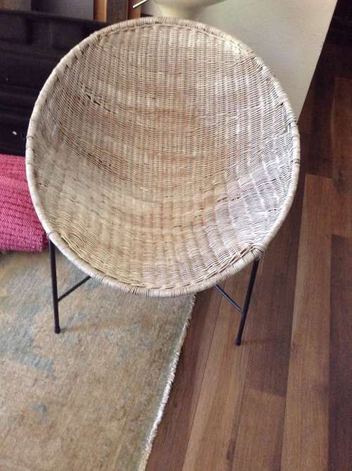 White Wicker lens shaped chair
