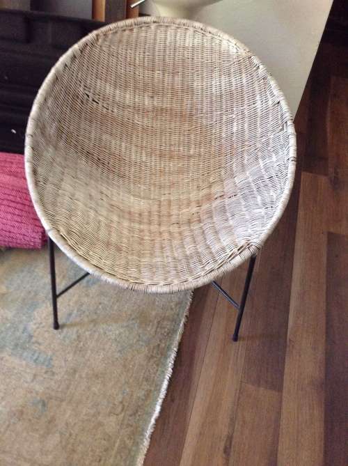 White Wicker lens shaped chair