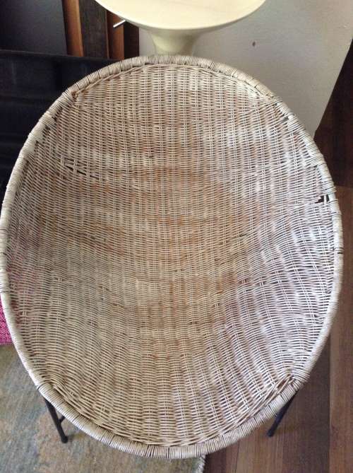 White Wicker lens shaped chair