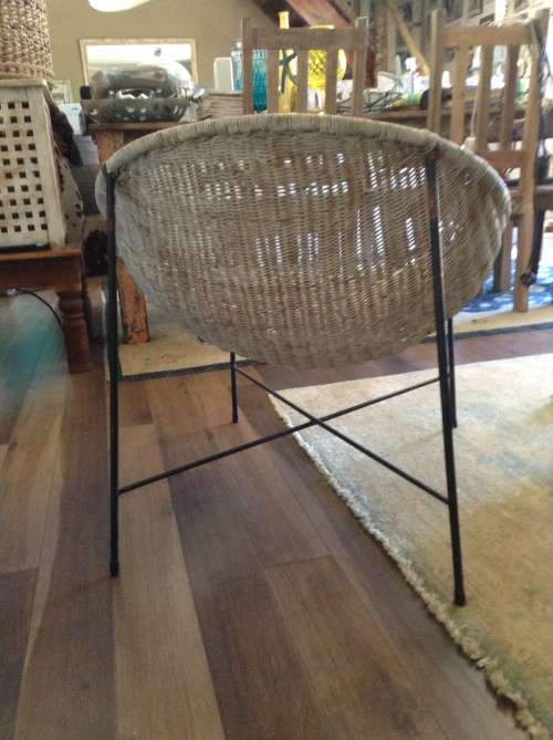 White Wicker lens shaped chair