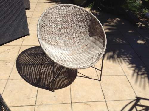 White Wicker lens shaped chair