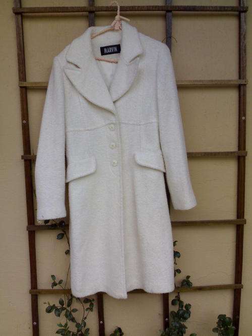 STUNNING NEW LADIES THICKCREAM WHITE COAT M