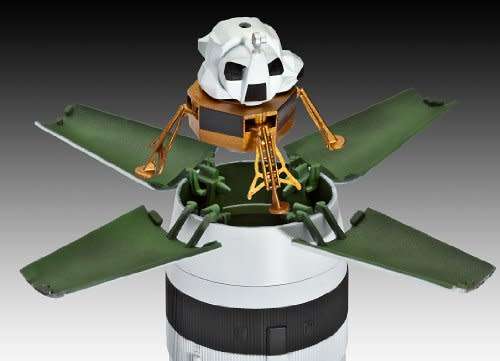 REVELL 1:144 Apollo Saturn V Plastic Model kit HUGE