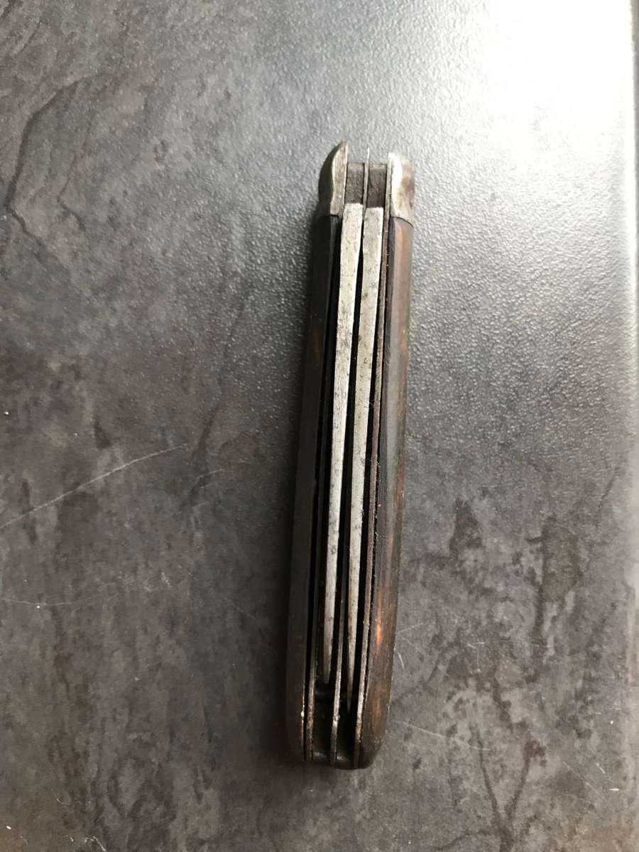 Vintage knife with wood scales