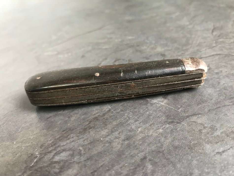 Vintage knife with wood scales