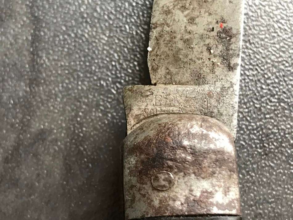 Vintage knife with wood scales