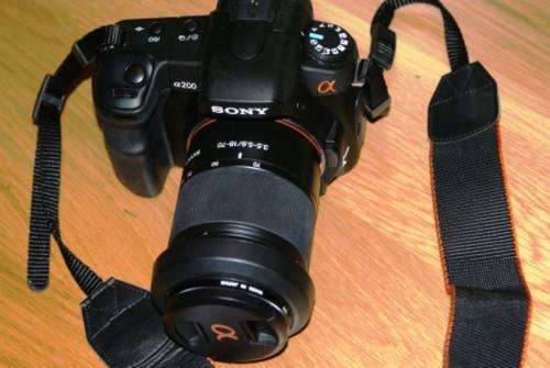Sony a200 DSLR Camera and 18-70mm f3.5-5.6 Lens