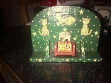 Stunning calender stand