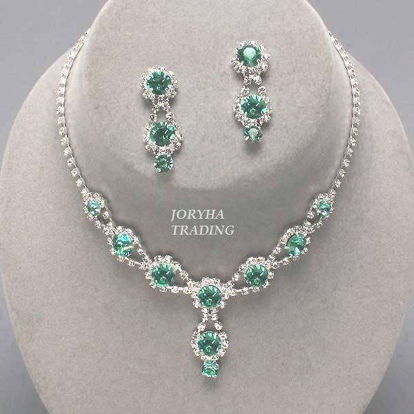 FREE SHIPPING -  DAZZLING EMERALD EVENING  NECKLACE & EARRING SET