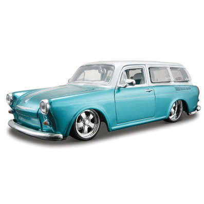 Maisto - 1967 VW 1600 Squareback  Scale 1: 24
