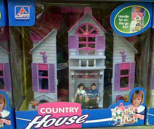 Country House with furniture and figurines