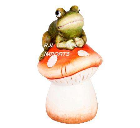 GARDEN ORNAMENT - FROG ON MUSHROOM