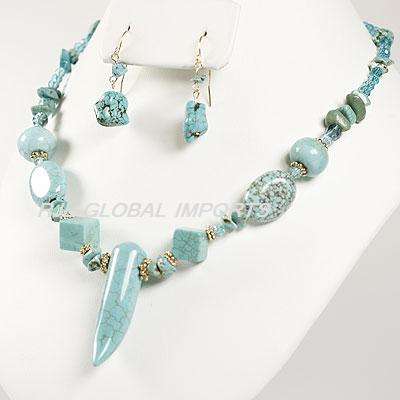 R100 - postage free on this item -  AQUAMARINE/TURQUOISE NECKLACE SET