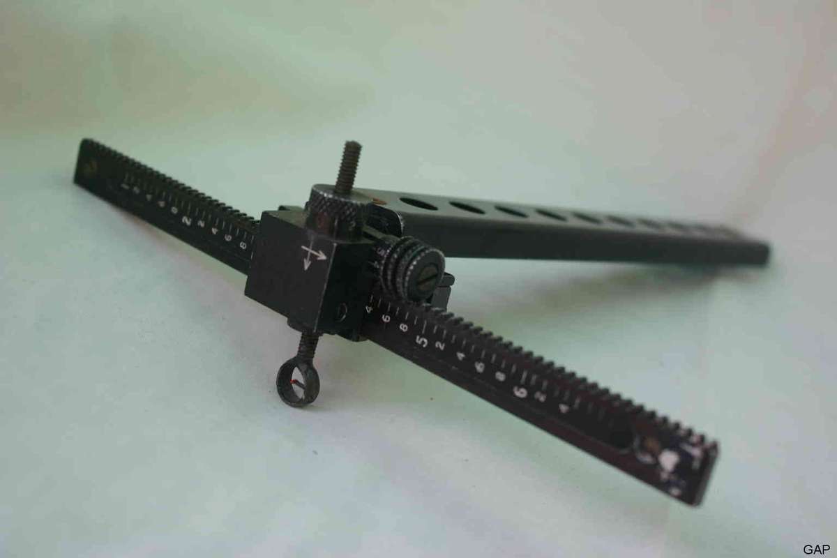 Bow Sight with mounting bracket  ****FREE POSTAGE****