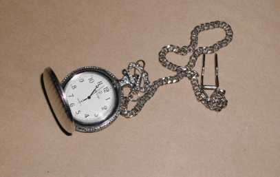 Initial quartz pocket watch