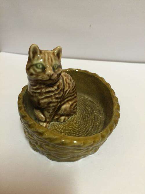 Wade Porcelain Ornament Cat in  Basket