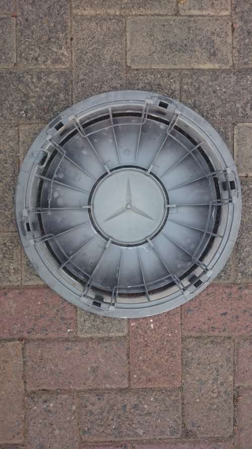 Mercedes Benz 1993 E-Class model hub caps