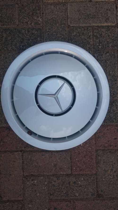 Mercedes Benz 1993 E-Class model hub caps