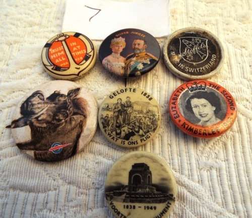 COLLECTABLE MIXED LOT OF BADGES