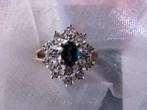 ELEGANT 9CT GOLD SAPPHIRE & DIAMOND RING HALLMARK 1987