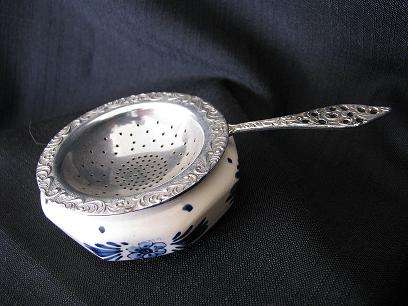 BLUE DELFT BOWL WITH THE ORIGINAL TEA STRAINER MARKED ELWEZETTA HOLLAND