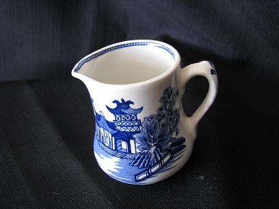 BURLEIGH WARE : SMALL BLUE & WHITE WILLOW PATTERN MILK JUG