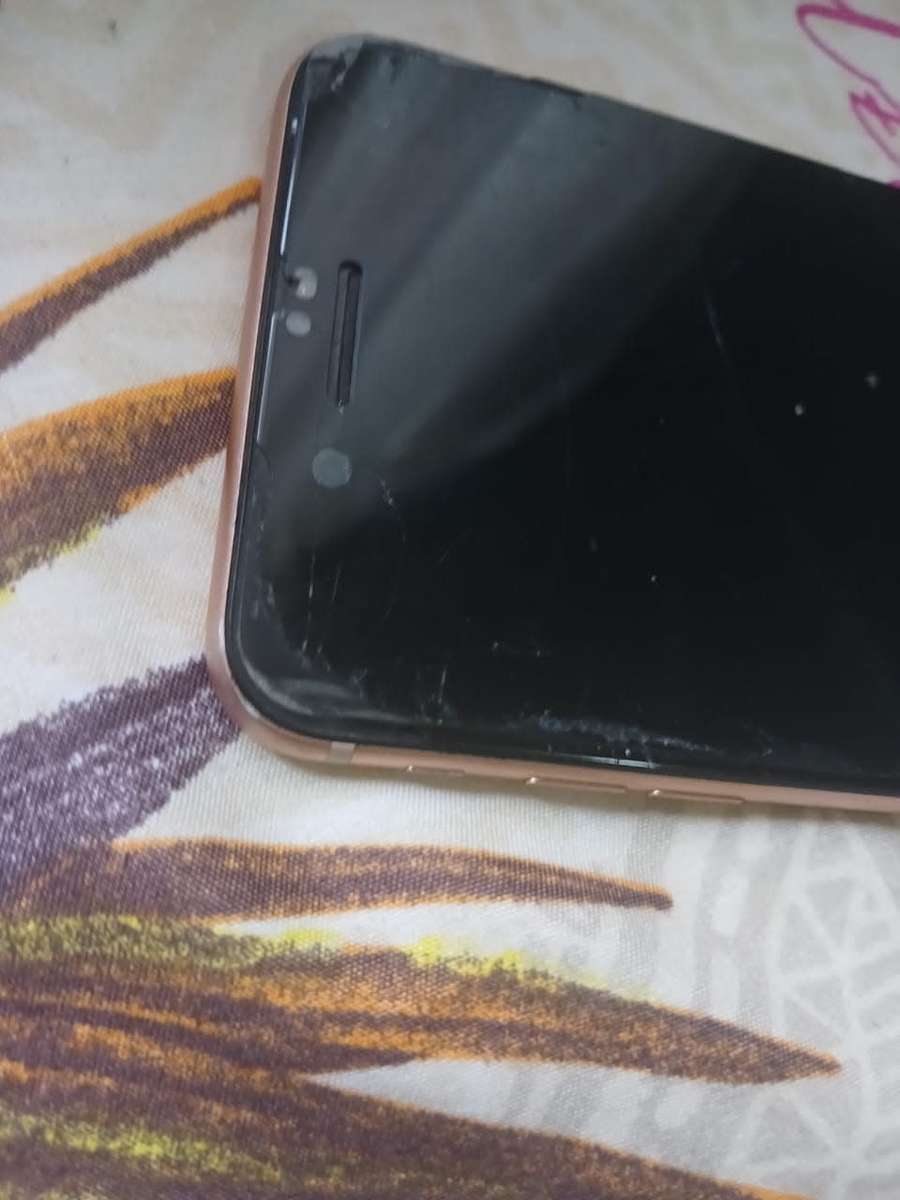 Iphone 8 plus (Read description)