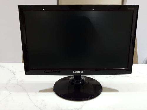 Samsung S20D300HY 20` Wide LED Monitor