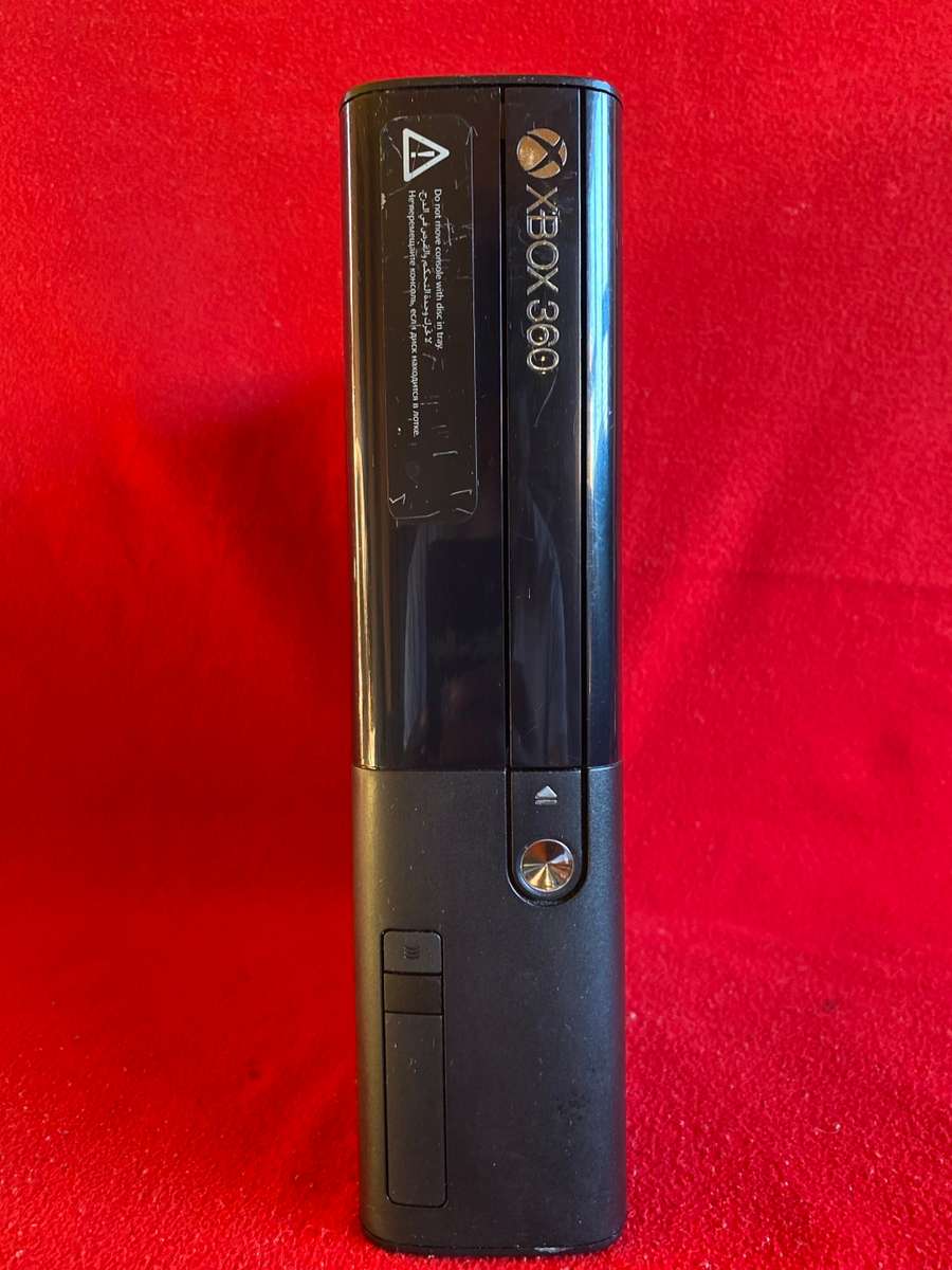 Xbox 360 E 4GB