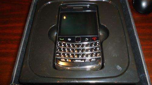 Blackberry 9700 Bold (Perfect working condition with 4 gig mem card)