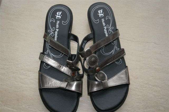 Ladies sandles shoes size 10, Hush puppies
