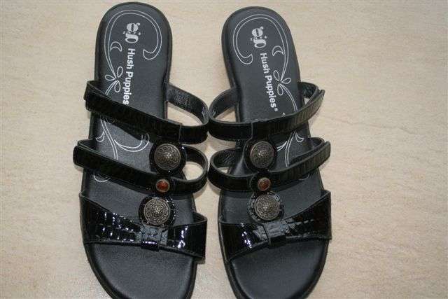 Ladies  sandles shoes size 10, Hush puppies