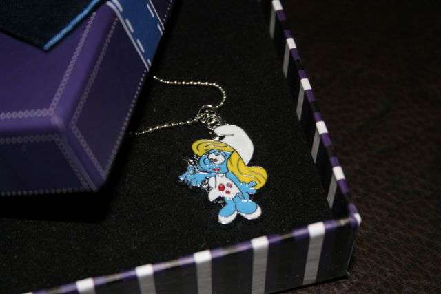 Smurf pendant and chain, in a stunning gift box