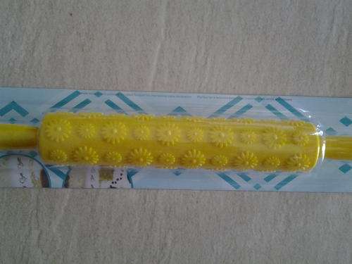 Fondant daisy pattern roller