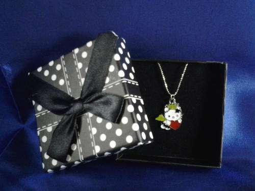 Hello kitty pendant and chain, in a stunning gift box, picture might differ slightly