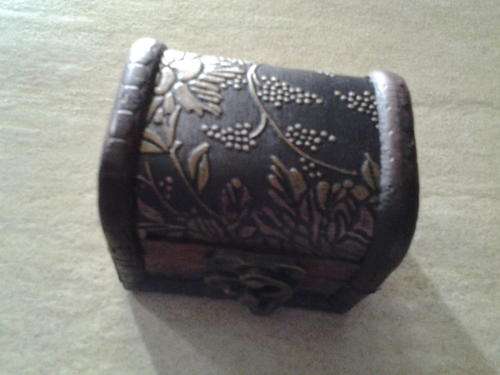 Wooden antique look jewellery box, 7.5cm x 5.5cm, 6cm high