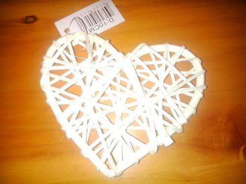 Wedding or valentine beige rattan Heart 10cm