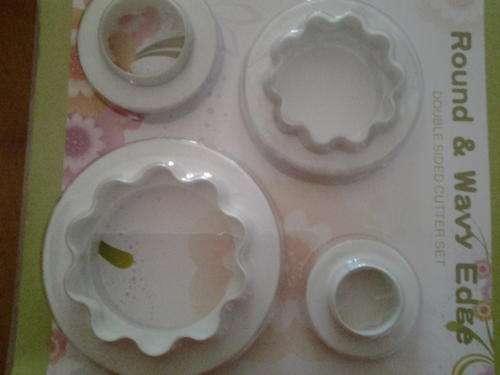 cookie/ Fondant cutter round and wavy edge