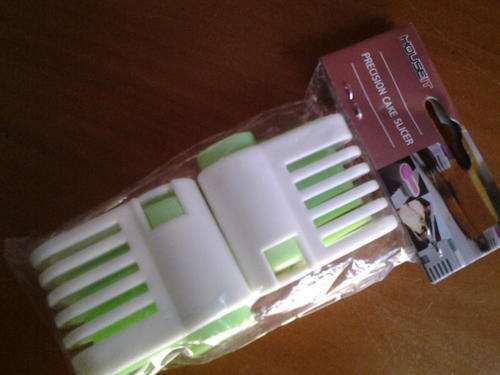 Precision cake slicer