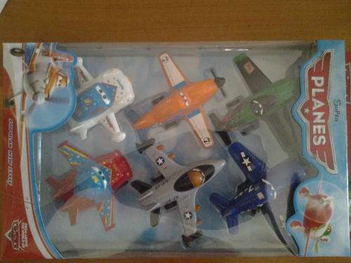 6 Disney planes plastic perfect to use as caketoppers, 10-13cm, Dusty
