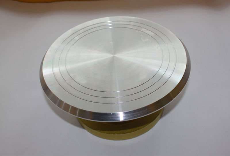 Heavy duty rotating cake stand, for cake decorating purposes