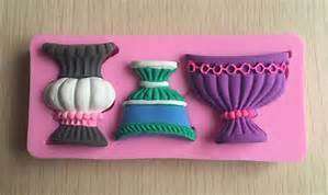 Silicone mould - Pot - Size of pots 4.5 x 4cm, 3 x 3.5cm , 4.5 x 3.5cm)