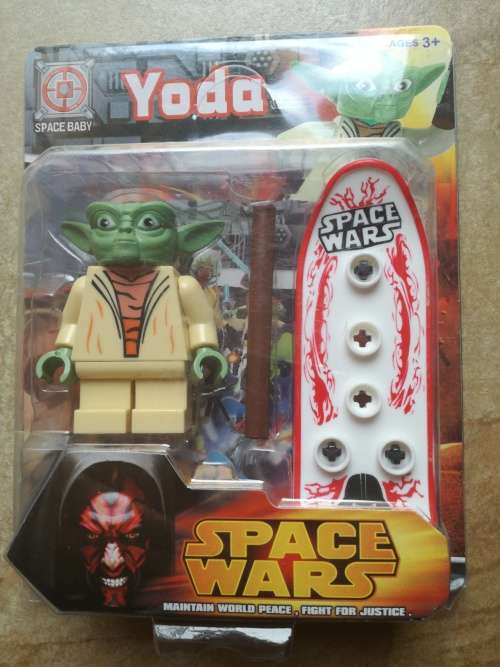 8.5cm Replica lego Star wars Yoda figurine set, perfect to use as caketopper