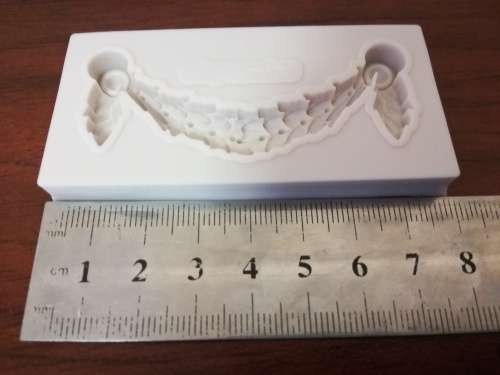 Drapes border silicone fondant mould.