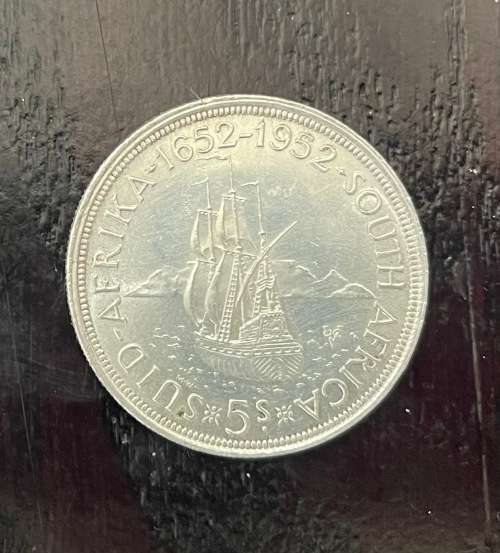 1952 Union of  South Africa - 5 Shilling Silver coin - Circulated, 28 Grams (UNI13)